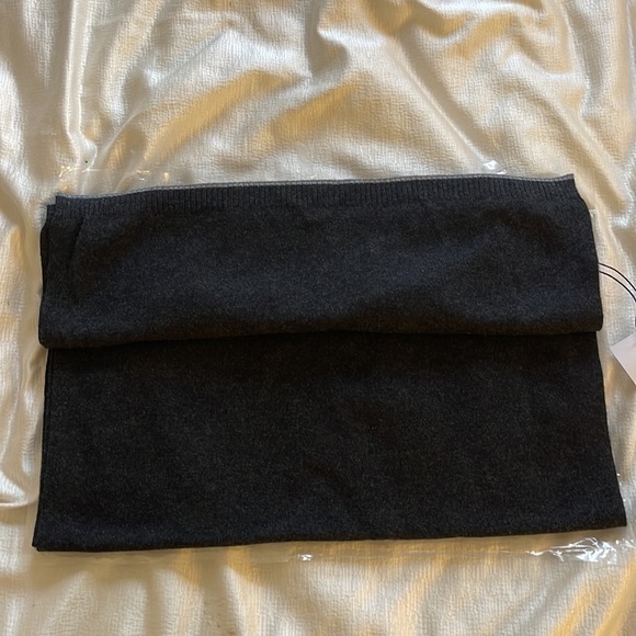 100% cashmere Theory scarf